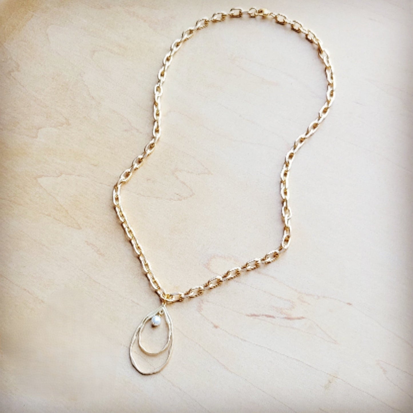 **Matte Gold Necklace w/ Matte Gold Pearl Pendant 259o